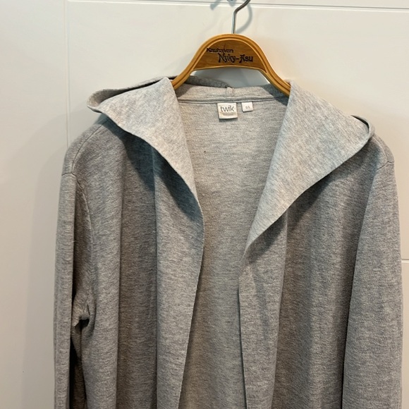 🚩 Twik gray cardigan size large - Picture 3 of 9